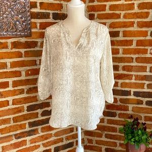 Chaus New York high low top, size M, 💯 polyester, excellent condition